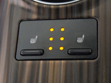 シートヒーターを装備しています!高級車ならではの装備です!シートが暖まりますので、寒い冬場も快適にご乗車頂けます!腰にも優しい!お子様や女性にも嬉しい装備ですね!!