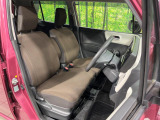 運転席シート廻りは使用感も少なく、良好な状態となっています。丁寧に使われていたことがよくわかりますね。