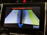 【パノラミックビューモニター】車を真上から見た状態をナビに映し出し、駐車時などをサポート☆クルマの斜め後ろなど、目が届きにくい箇所も確認できるため、いち早く障害物に気が付くことができます!