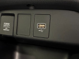 USB充電口を搭載しています!携帯電話の充電などに便利です!