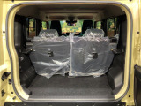 普段のお買い物や通勤、送迎等に十分な荷室スペースを確保しております。セカンドシートを倒すと、大きな荷物の積載も可能です♪
