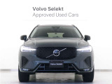 Dark エクステリアとなることでXC60に精悍な印象が加わり、さらにモダンでスポーティな存在感を与えます。
