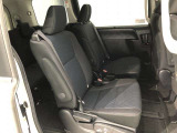 【後部座席】も当然、綺麗・清潔に仕上げております。内装の綺麗なお車は気持ちが良いですし、コンディションのいい車が多いです。これもオススメの1台です。