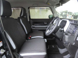 【運転席シート】へたりがちな運転席も大きなへたりがなく、綺麗な状態です。