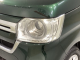 LEDヘッドライトは、点灯の瞬間から最大光量を発揮し、突然暗くなるトンネルなどでの安定感を高めます。