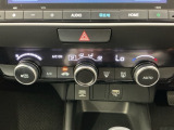 オートエアコン付きです!お好みの温度をセットするだけでエアコンの風量などを自動でコントロール。快適な車内でお過ごしいただけます。