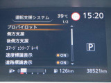エマージェンシーブレーキは、 約10〜80km/h の範囲で前方の車両や歩行者と衝突する可能性がある場合に作動し、自動的に停止又は減速することにより 衝突回避や衝突被害の軽減を図ります。