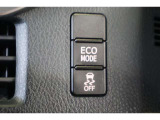 ECOモードはエアコンの利きなどを抑え、低燃費で走れるようサポートします。アクセル操作に対するレスポンスがゆるくなり、急発進や加速はしづらくなります。走行状況に応じてボタンで切替えることが出来ます。