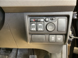 パワースライドドアの開閉はスマートキーのリモコンやドアノブは勿論、運転席側のスイッチ操作でも開閉ができ、安全・簡単です。