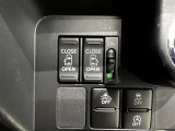スマートキーや運転席のスイッチで後席両側スライドドアの開閉が可能♪電動だから力を入れてドアを開ける必要が無く、小さなお子様でも簡単に開け閉めでき快適です♪