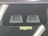 【スマートアシスト】走行中に前方の車両等を認識し、衝突しそうな時は警報とブレーキで衝突回避と被害軽減をアシスト。より安全にドライブをお楽しみいただけます。
