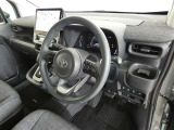 見通しのよいすっきりとした視界で、誰でも運転しやすいです。運転のしやすさは疲れにくさにも繋がりますよ♪
