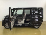開口部が広く、乗り降りのしやすいお車です