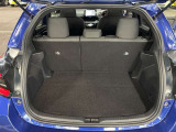 トランク収納スペースをご確認ください。荷物の積み下ろしがしやすい広さを確保しており、日常使いからレジャーまで幅広く活用できます。