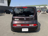後部座席はプライバシーガラスとなっています。座っている人や置いてある荷物が見えにくくなっているのでプライバシーの確保が出来ます。ぜひ見て確認してみて下さい