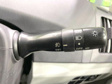 【オートライト】周りの明るさに応じて自動でヘッドライトの点灯・消灯ができる機能です!ライトの付け忘れ・消し忘れなどが無くなり、雨の日や夕方の走行も安心!トンネル通過時も便利ですね♪