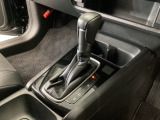オートマチックシフトレバーは、手になじみ操作しやすい形状で安全運転にもつながります♪
