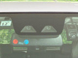 【プリクラッシュセーフティ】前方の車両等を検知し、衝突しそうな時は警報で注意を促し、ブレーキを踏む力をサポート。ブレーキを踏めなかった場合は衝突被害軽減ブレーキが作動、衝突回避をサポートします。