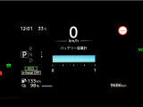 カラーディスプレイには運転をサポートするさまざまな情報を表示!