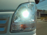 とても明るいLEDヘッドランプを装着しています☆