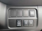 運転席操作部。左右オートスライドドアスイッチ。