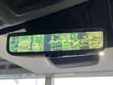 【デジタルインナーミラー】後席の大きな荷物や同乗者で後方が確認しづらい時でも安心!カメラが撮影した車両後方の映像をルームミラー内に表示。クリアな視界で状況の確認が可能です!
