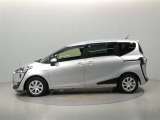 両側パワースライドドア付きだから、狭い駐車スペースなどでの 乗り降りラクラク!小さなお子さまのいるご家庭には嬉しい装備。