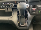 発進時から滑らかに加速する無段階変速のCVTはストップ&ゴーの多い街の中も快適です