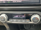 快適装備のオートエアコン装備しております。風向きや風量などを自動設定してくれるので、ドライブも快適です♪