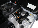直列3気筒DOHC 12バルブエンジンを搭載し、日常走行に適した扱いやすい性能を備えています。