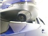 助手席側で見えにくい左前方の映像を、車内のマルチファンクションディスプレイに映し出します。前方への駐車や左寄せ、狭い道でのすれ違いなど、さまざまなシーンで安心して運転できる便利な機能です。