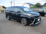 広々とした車内空間に優れた燃費性能。更にデザインも上質で人気のお車です!