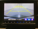 バックでの車庫入れも安心です! リアカメラが付いているバックモニター付のナビを装備しております。操作線もついており距離感も画面から確認できます。