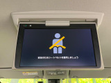 【フリップダウンモニター】大画面モニターで後席でもエンタメをお楽しみいただけます。小さなお子様にも大人気の装備です♪