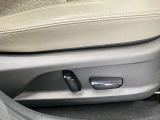 運転席は高級感あるパワーシート!女性の方でもスイッチひとつで簡単に調節できます!