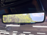 【デジタルインナーミラー】後席の大きな荷物や同乗者で後方が確認しづらい時でも安心!カメラが撮影した車両後方の映像をルームミラー内に表示。クリアな視界で状況の確認が可能です!