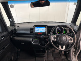 見通しの良い運転席回りとなっておりますので安心して運転をして頂けます!窓が大きいので明るく開放的な室内です