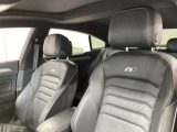 無段階調整式パワーシート 正しい乗車姿勢によって運転のしやすさと、万が一の際に乗員保護能力を最大限に高めます。