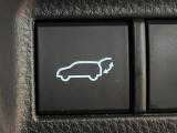 【パワーバックドア】スマートキーや運転席のボタンを押すだけでリアゲートが自動で開閉します!荷物を持っている時や、高い位置にあるバックドアを閉める際に便利な機能です♪