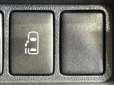 【パワースライドドア】スマートキーや運転席のスイッチでスライドドアの開閉が可能♪電動だから力を入れてドアを開ける必要が無く、小さいお子様でも、重い荷物を持っている時もラクに開け閉めできます♪