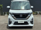日産のブランドを象徴するVモーショングリルです。