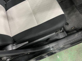 痛みの出やすい運転席シートの角、フロアマット、座面、ともに良好です