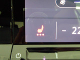 ◆シートヒーター◆三段階で強弱の調節が可能なシートヒーティング機能を装備しております。季節によっては欠かすことのできないポイントの高い装備ではないでしょうか。