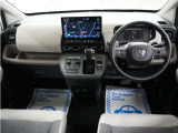 運転にかかわる様々な操作を安全に行えるように視点移動が少なく、操作性に配慮されたスイッチ類が凝縮されたコクピットです。