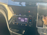 フルオートエアコン搭載。温度設定だけで、車内はいつも快適な空間を維持できます。左右別々に温度設定ができます。