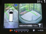 【アラウンドビューモニター】専用のカメラにより、上から見下ろしたような視点で360度クルマの周囲を確認することができます☆死角部分も確認しやすく、狭い場所での切り返しや駐車もスムーズに行えます。