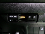 ETC2.0付。高速道路の料金所はキャッシュレスで通過です。サービスエリア等にあるスマートインターの出入口も利用可能でとっても便利。ご納車後すぐにお使い頂けるようセットアップしてのお渡しとなります。