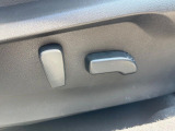 【パワーシート】スイッチ一つで簡単にシートの微調整が可能!電動だから力もいりません!快適なシートポジションにセットして、快適なドライブをお楽しみください。