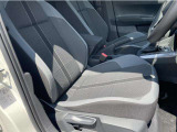 マイクロフリース素材を使用したスポーツコンフォートシート。欧州車らしく硬めのシートが体を程よくつつみこみ、長距離でも快適に運転できます。