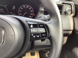 Hondaセンシングの機能のひとつ、アダプティブクルーズコントロール付!アクセルから足を離しても設定したスピードと前車との車間を保ち走行してくれます!車線維持もアシスト☆高速道路で疲労軽減ですね☆